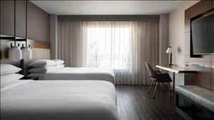 hotel rooms in visalia ca